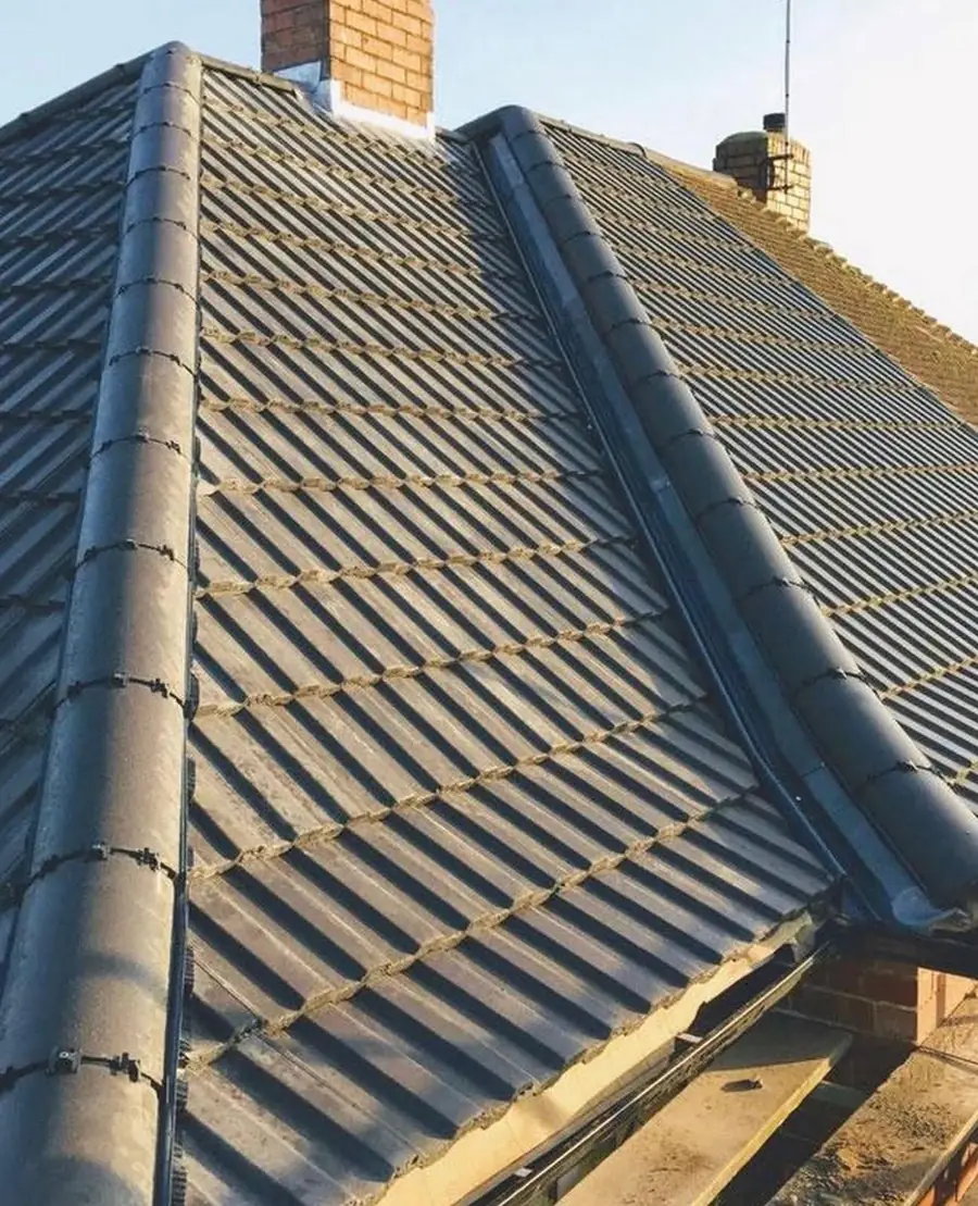 Dark grey interlocking tiles and hip close up