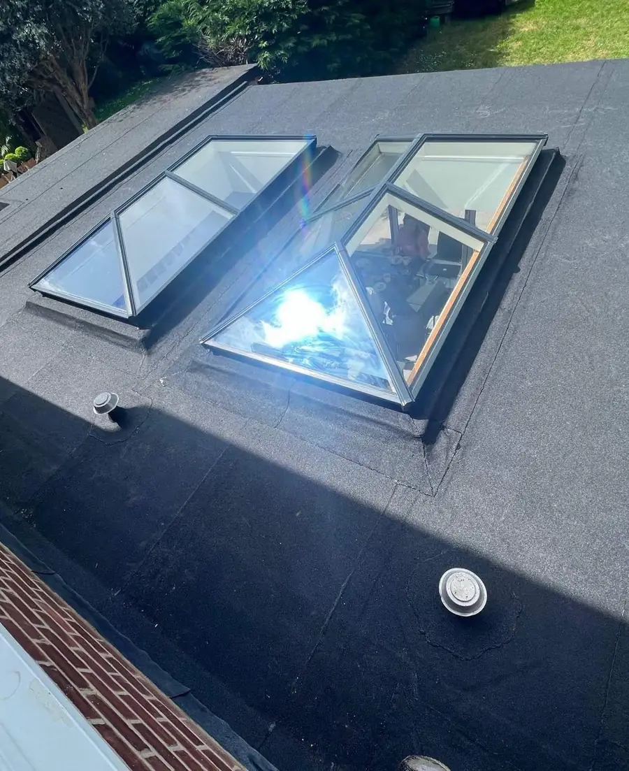 Flat roof with a roof lantern, finished and sealed